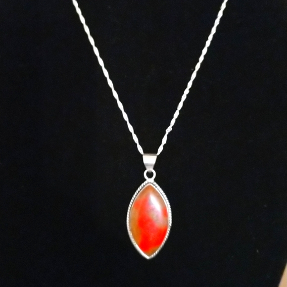 🌸Beautiful Carnelian pendant on an 18" rope chain 🌸 - Picture 4 of 5
